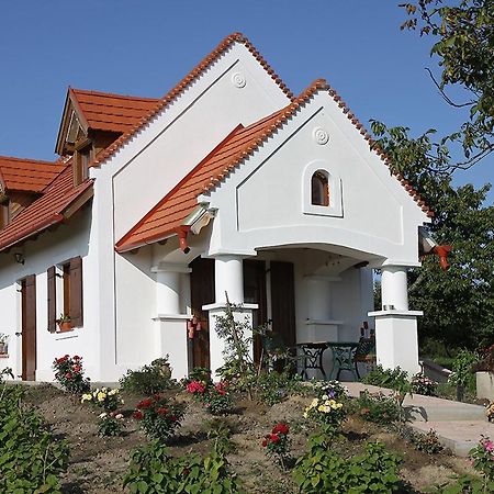 فيلا Casa Beata Lesencetomaj المظهر الخارجي الصورة