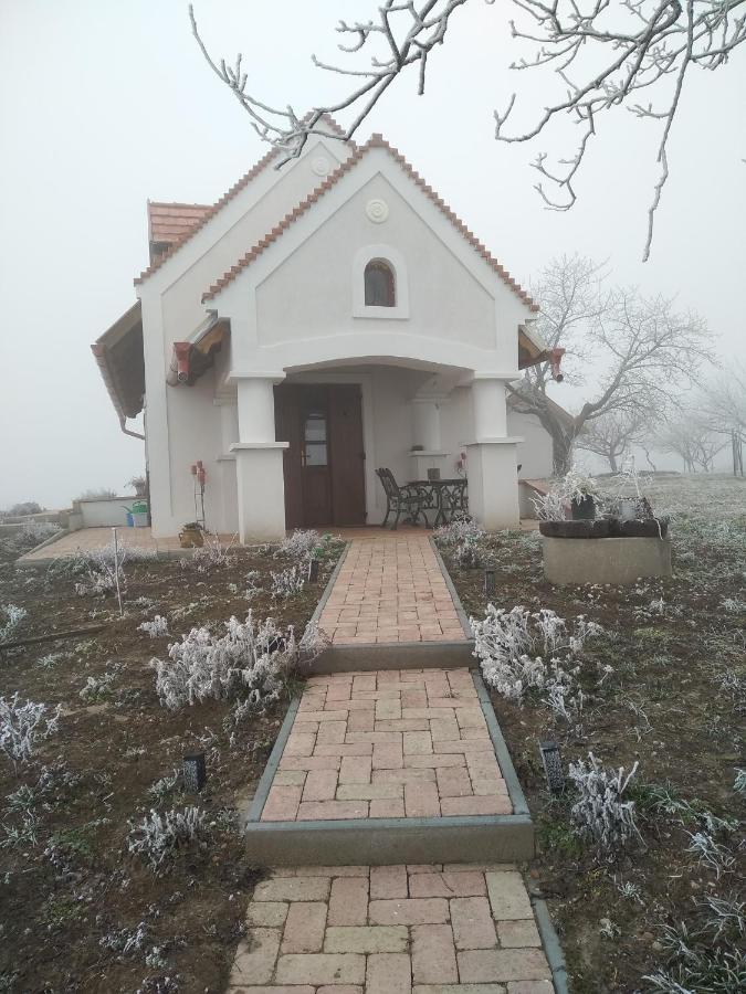 فيلا Casa Beata Lesencetomaj المظهر الخارجي الصورة