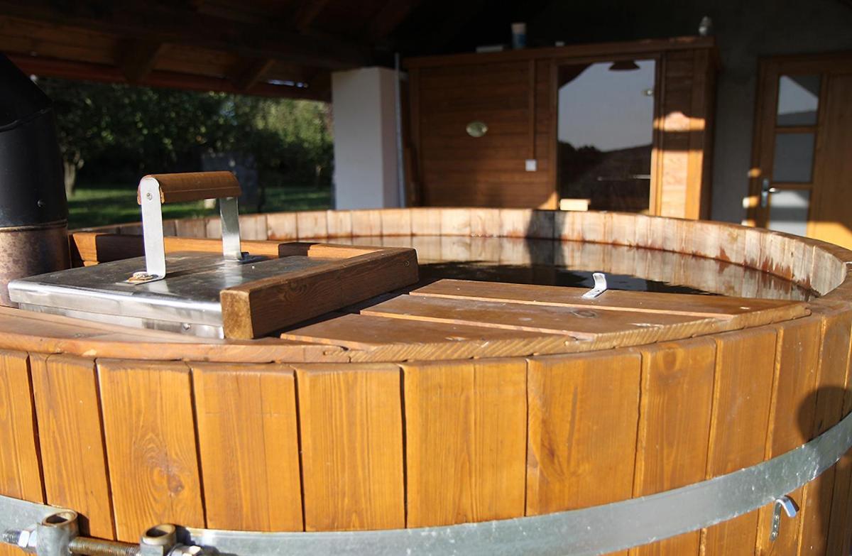 فيلا Casa Beata Lesencetomaj المظهر الخارجي الصورة