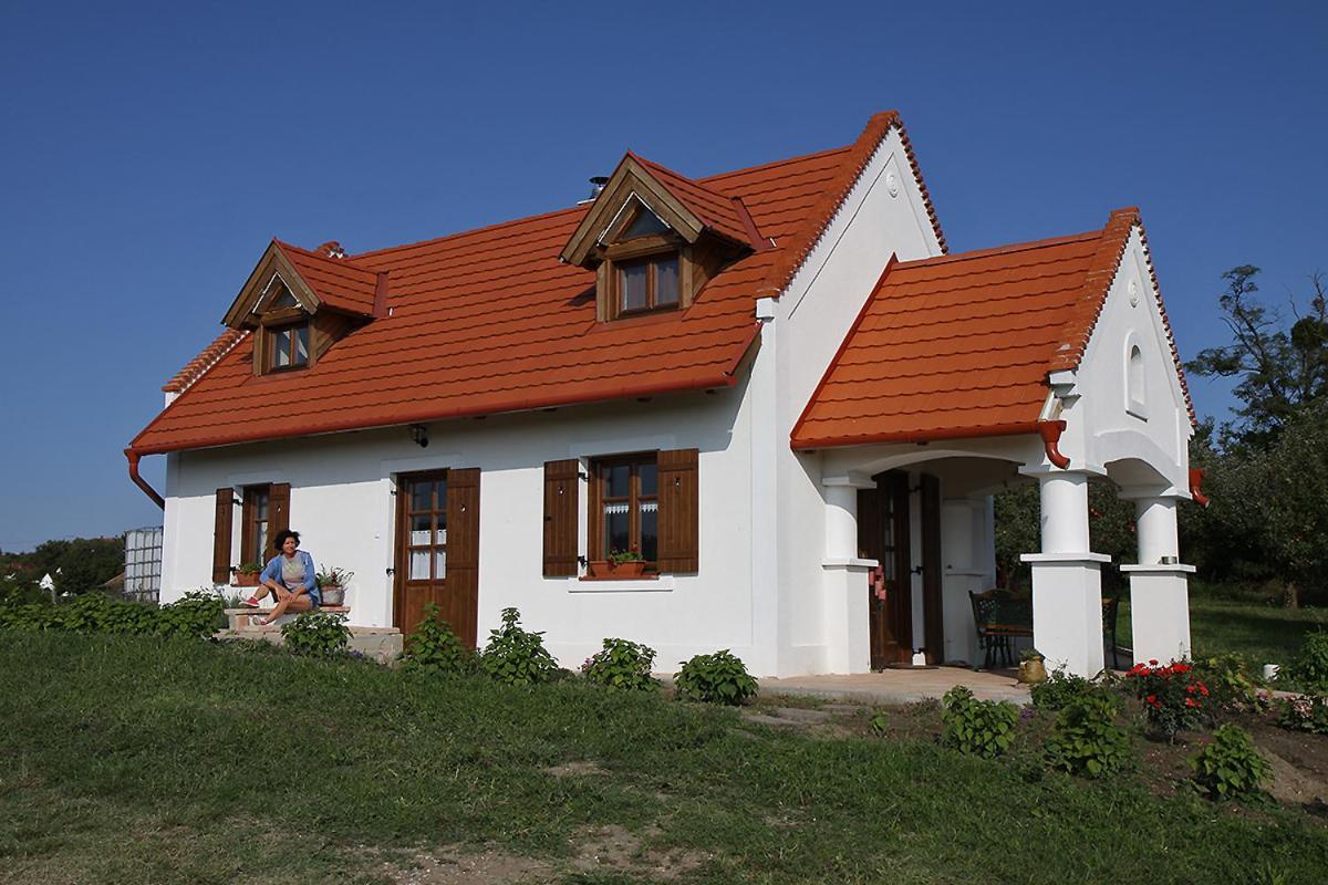 فيلا Casa Beata Lesencetomaj المظهر الخارجي الصورة